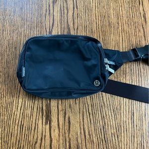 Lululemon belt bag 2L